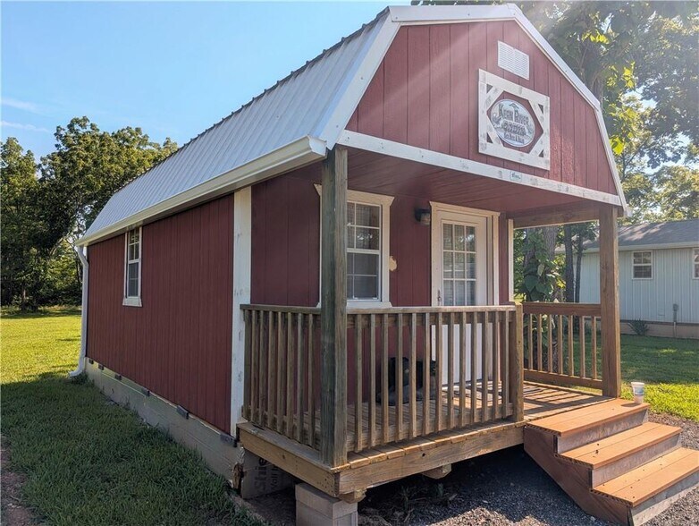 More Photos Of 74 2nd St, Moran Trailer Camper Park For Sale