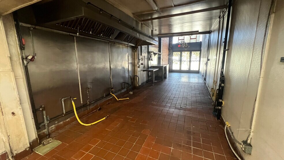 More Photos Of 530-532 Lake Park Ave, Oakland Restaurant For Lease