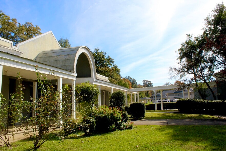 More Photos Of 2005 N Country Club Dr, Montgomery Schools For Sale
