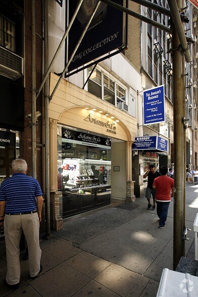 More Photos Of 21 W 47th St, New York Storefront Retail Office For Lease