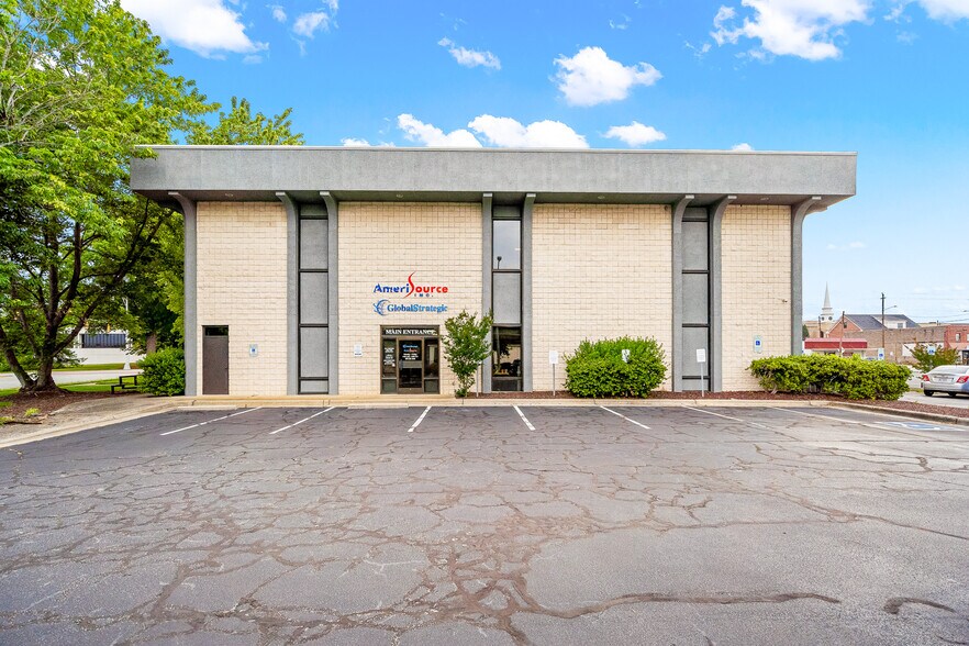 More Photos Of 508 S Lexington Ave, Burlington Office For Sale