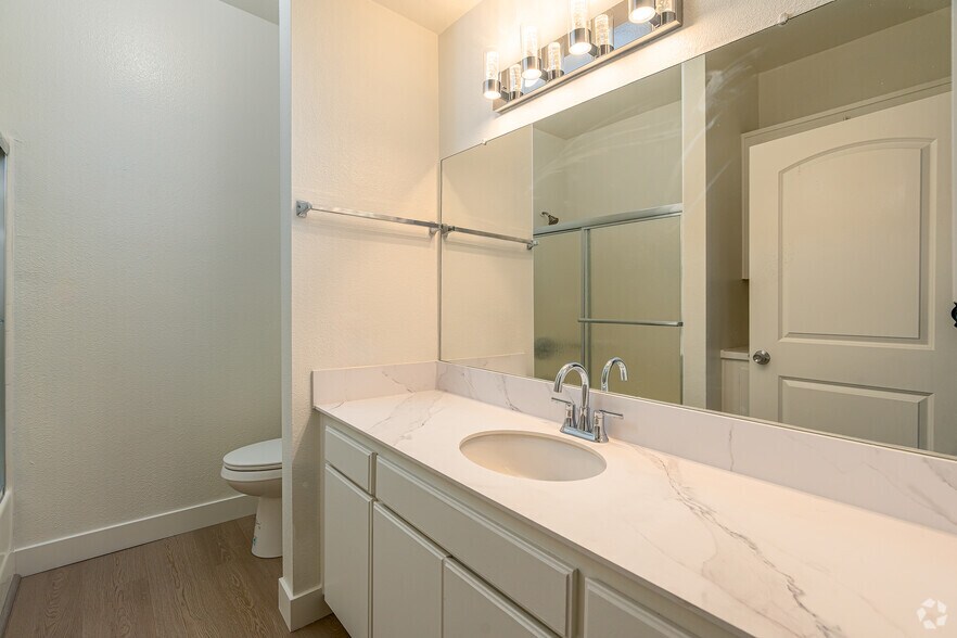 More Photos Of 10621 Valley Spring Ln, North Hollywood Apartments For Sale
