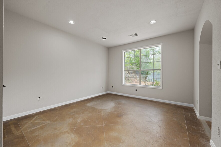 More Photos Of 19019 TX-71, Spicewood Office Residential For Lease
