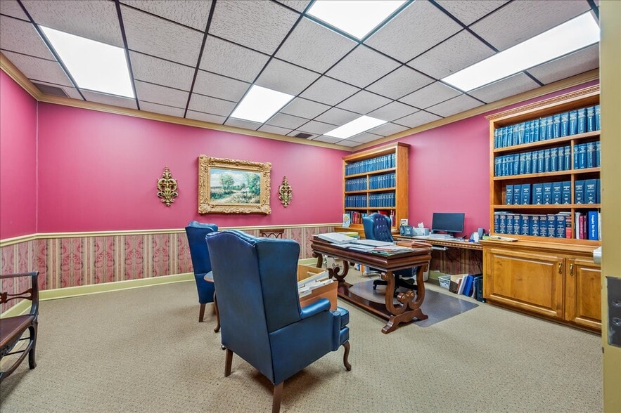 More Photos Of 111 W Commerce St, Lewisburg Bank For Sale