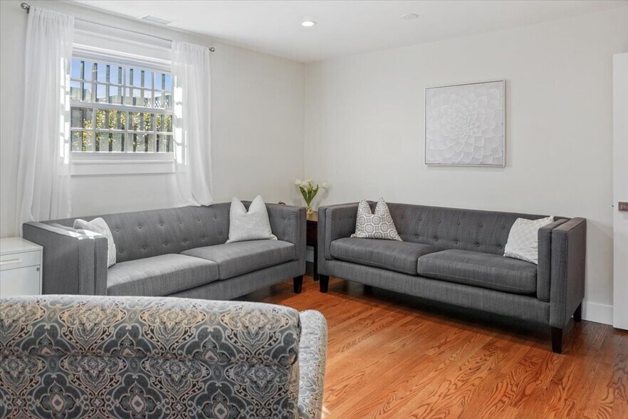 More Photos Of 1191 E Walnut St, Pasadena Office Residential For Sale