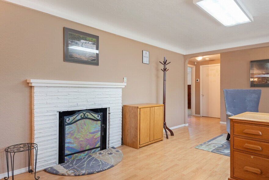 More Photos Of 1660 River Rd, Eugene Office For Lease