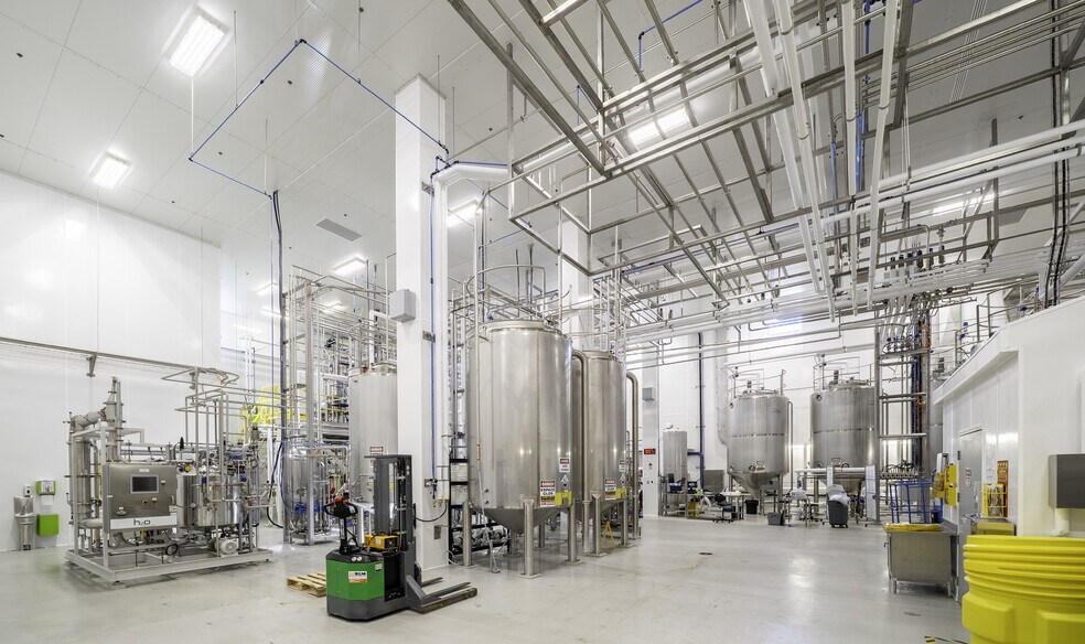 More Photos Of 6605 Boul Boulevard Bécancour, Champlain Industrial For Sale