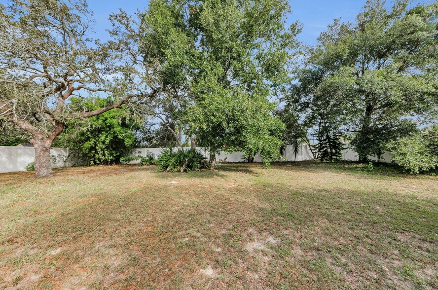 More Photos Of 11748 La Madera Blvd, Port Richey Office For Sale