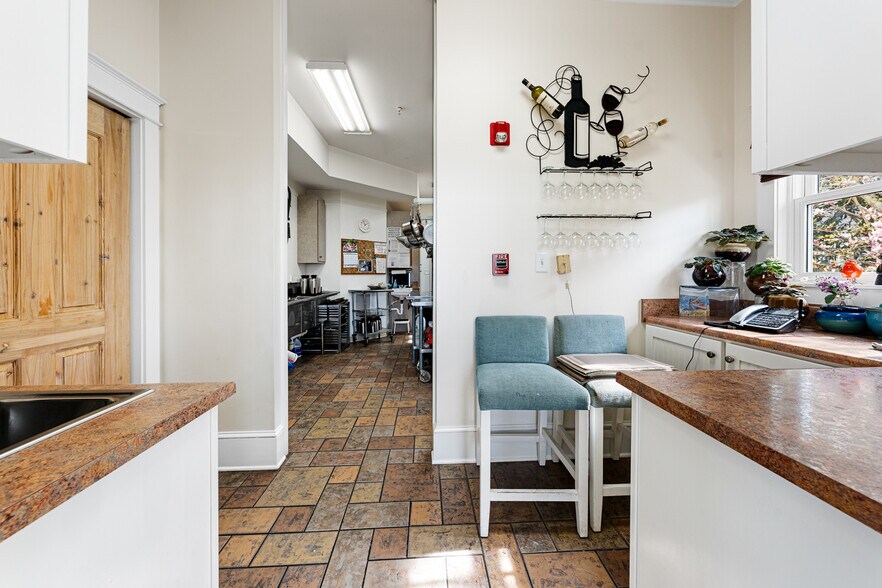 More Photos Of 202 S Mobile St, Fairhope Hospitality For Sale