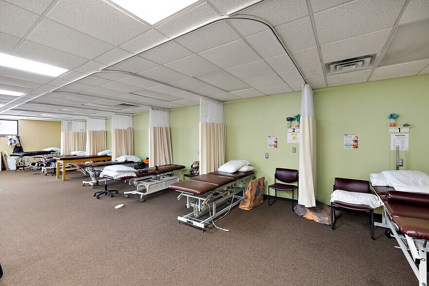 More Photos Of 1794 N Lapeer Rd, Lapeer Medical For Sale