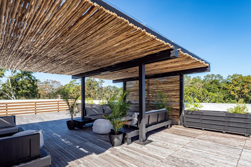 More Photos Of 4431 Spruill Ave, North Charleston Hotel For Lease