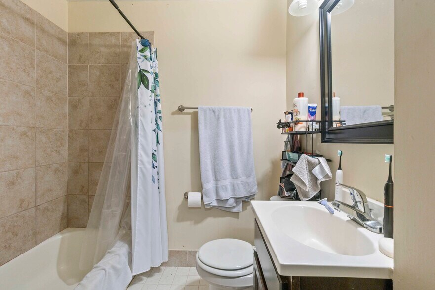 More Photos Of 5011 Roland Ave, Baltimore Apartments For Sale