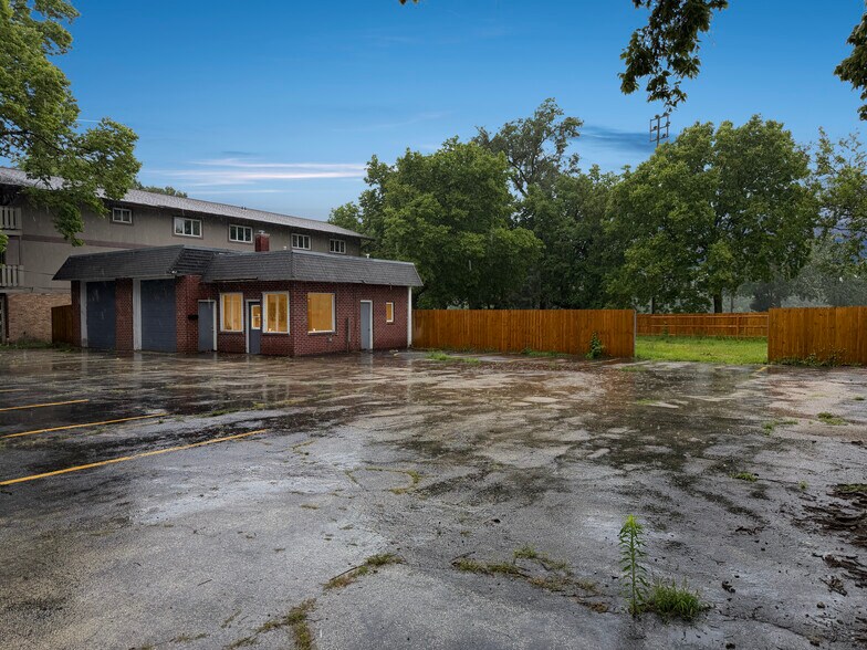 More Photos Of 210-214 Bridge St, Wilmington Auto Dealership For Lease