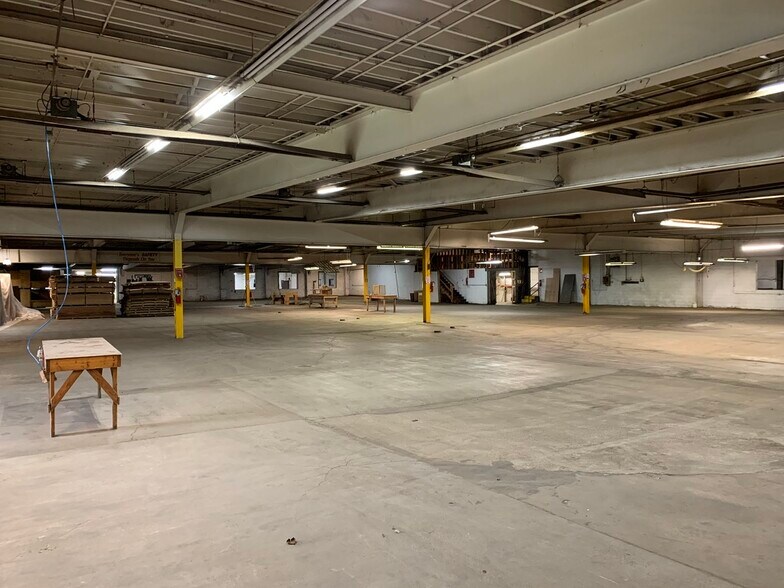 More Photos Of 710 Rains Dr, Gladstone Manufacturing For Lease