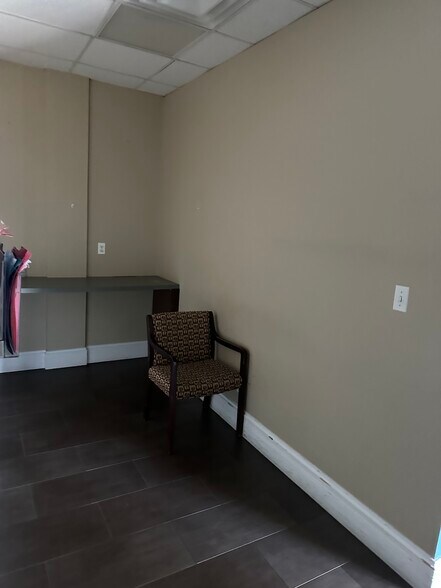 More Photos Of 1570 Old Country Rd, Westbury Office For Lease