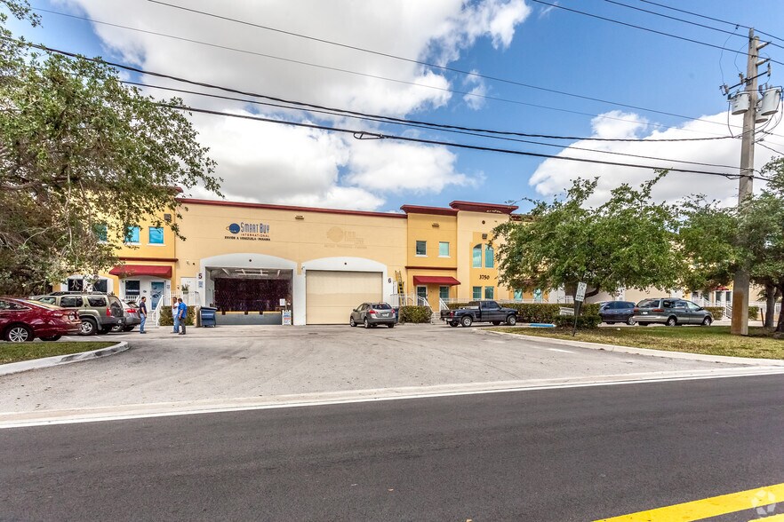 More Photos Of 3750 NW 114th Ave, Miami Warehouse For Lease