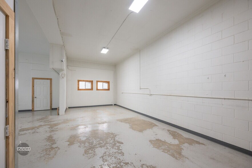 More Photos Of 5320 W Parks Hwy, Wasilla General Retail For Sale