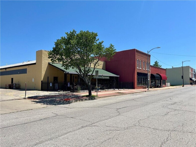 More Photos Of 120 W Peoria St, Paola General Retail For Sale