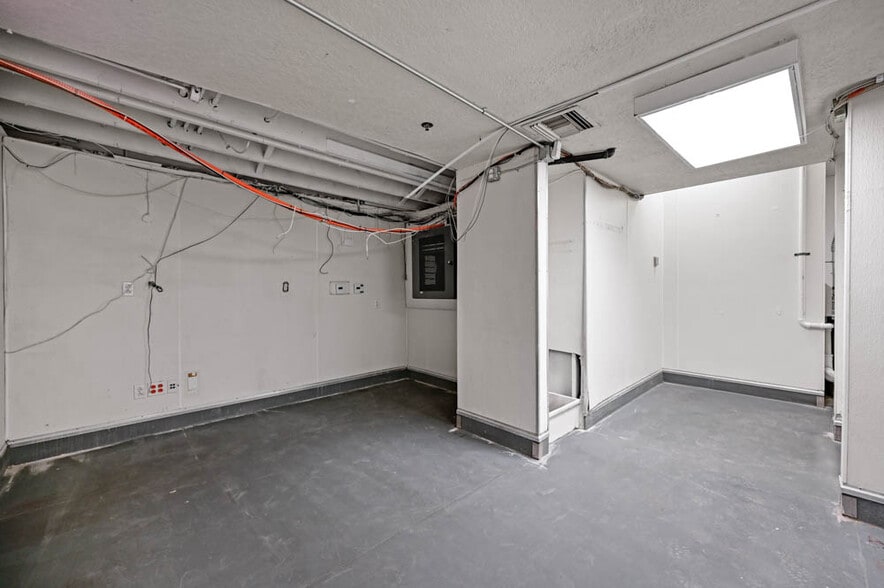 More Photos Of 106 W San Francisco St, Santa Fe General Retail For Lease