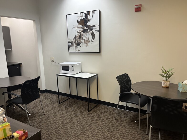 More Photos Of 8707 E Vista Bonita Dr, Scottsdale Office For Lease