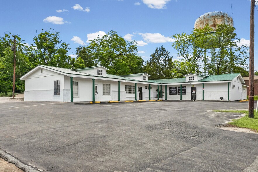 Primary Photo Of 450 Stephens St, Rochelle Storefront Retail Office For Sale