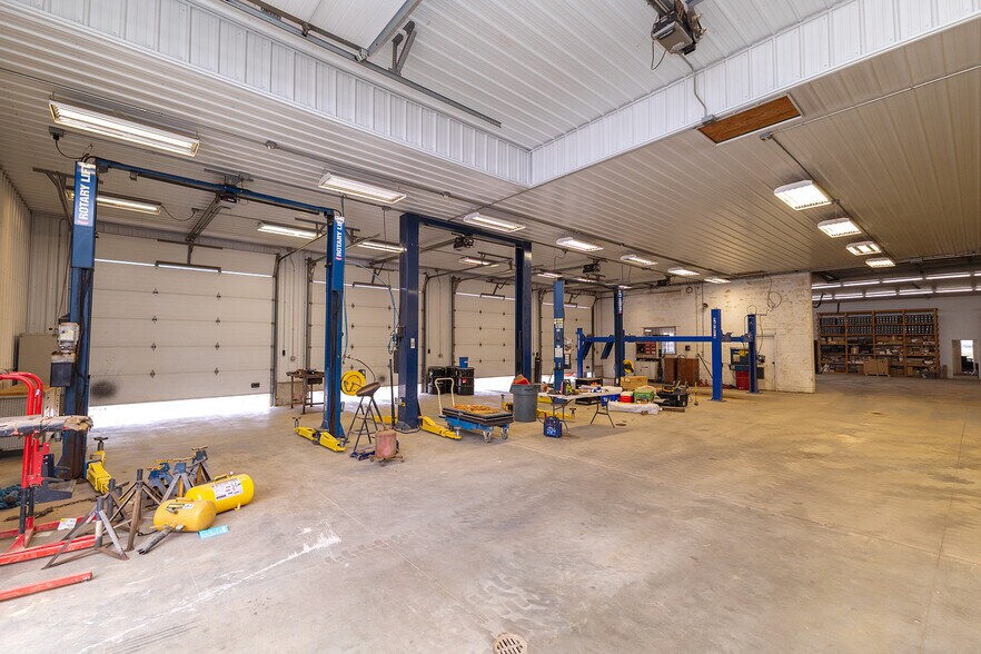 More Photos Of 890 N State Road 14, Harper Auto Dealership For Sale