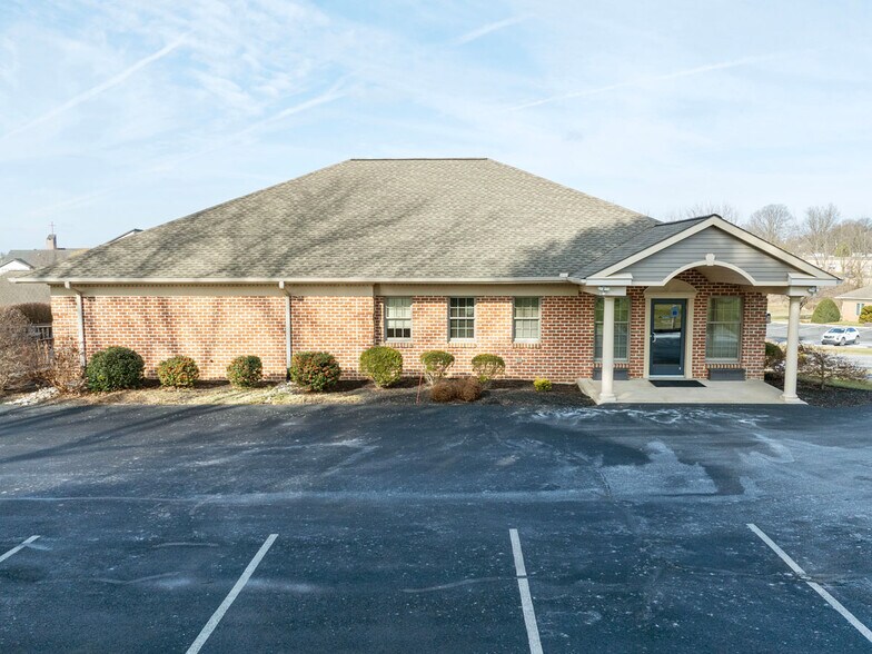 More Photos Of 918 Russell Dr, Lebanon Office For Lease