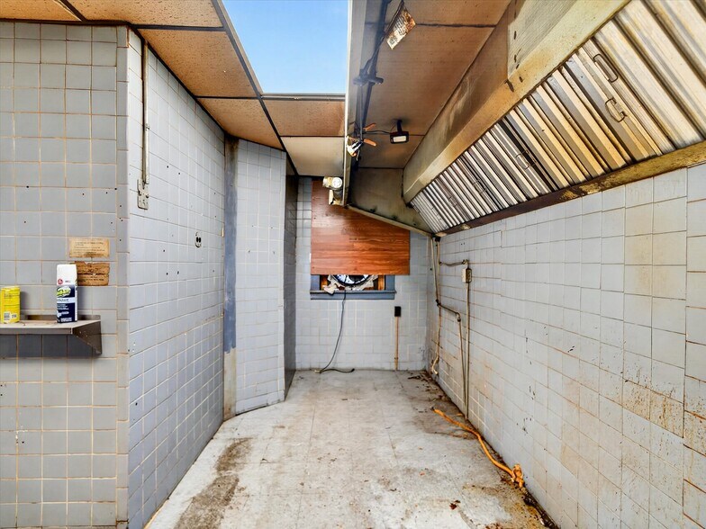 More Photos Of 9 S Main St, Manchester Storefront Retail Residential For Sale