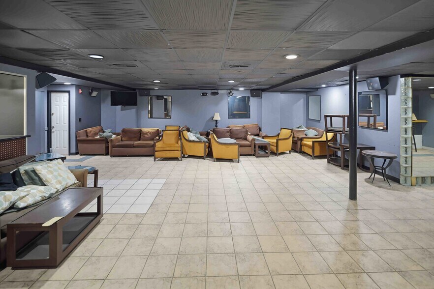 More Photos Of 5921 Tacony St, Philadelphia Bar For Sale