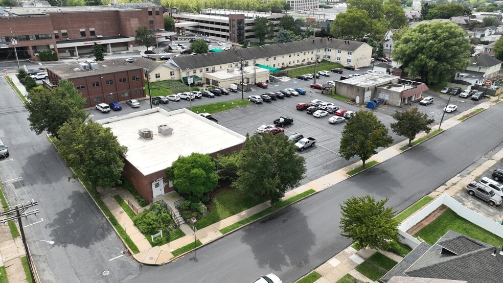 More Photos Of 2100 Ferry St, Easton Medical For Lease