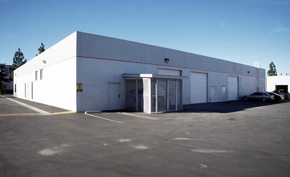 More Photos Of 6430 Independence Ave, Woodland Hills Office For Lease