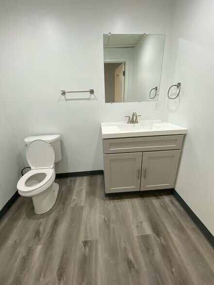 More Photos Of 14127-14129 Robert Paris Ct, Chantilly Medical For Lease