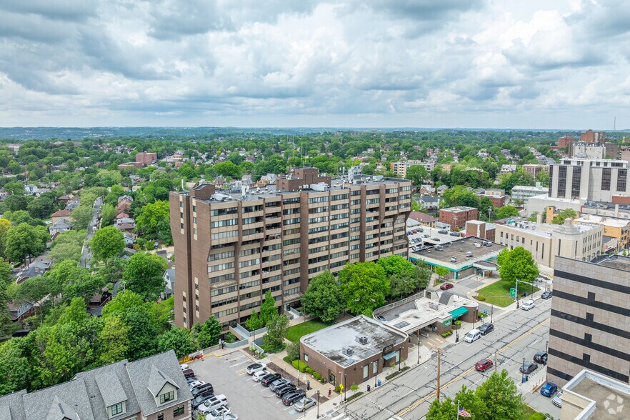 More Photos Of 750 Washington Rd, Mt Lebanon Apartments For Sale