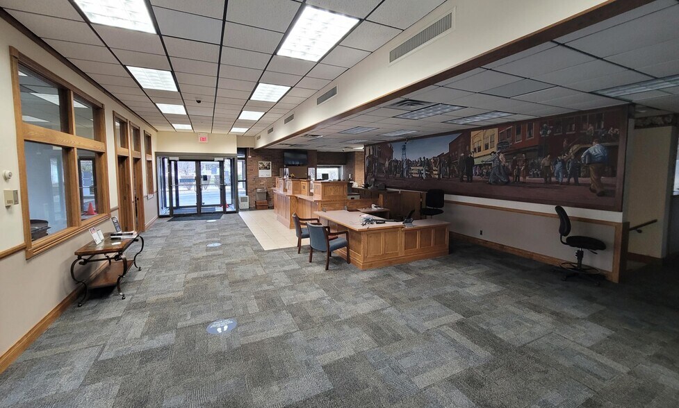 More Photos Of 402 N Sangamon Ave, Gibson City Office For Sale