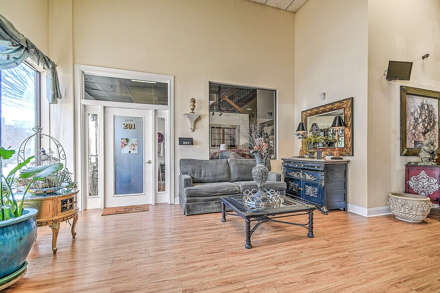 More Photos Of 220 Broad St, Kingsport Flex For Sale