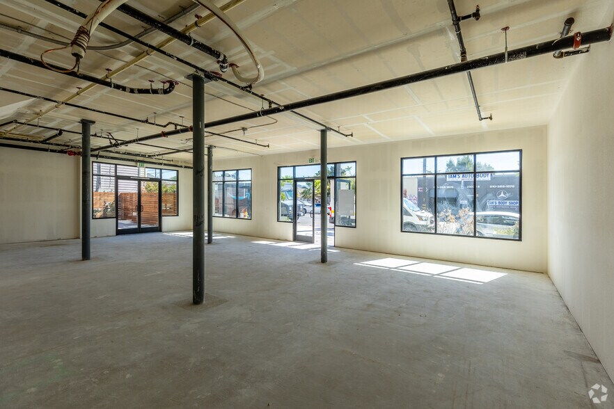 More Photos Of 2315 Market St, Oakland Storefront Retail Office For Lease