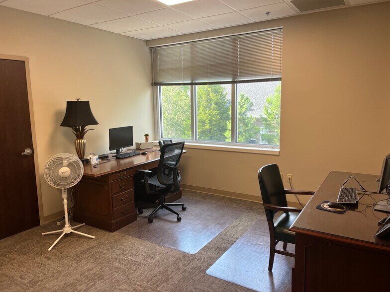 More Photos Of 8 Southern Oaks Ct, Savannah Office For Lease