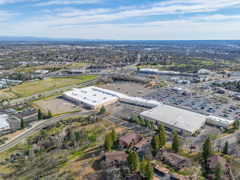 More Photos Of 55 Lake Blvd, Redding Department Store For Lease