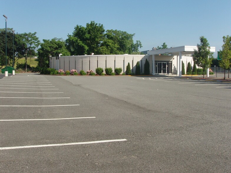 More Photos Of 80 Congress St, Springfield Medical For Sale