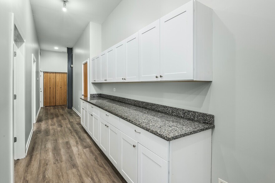 More Photos Of 2716 N Ashland Ave, Chicago Office Residential For Sale