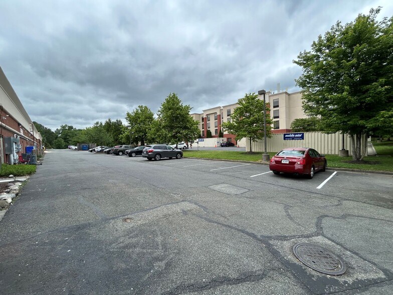 More Photos Of 1090 Virginia Center Pky, Glen Allen Unknown For Lease