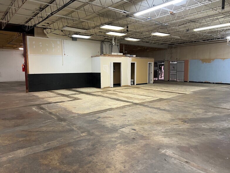 More Photos Of 5508-5516 Brewster St, San Antonio Warehouse For Lease