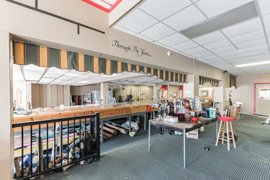 More Photos Of 65 E Fayette St, Uniontown Showroom For Sale