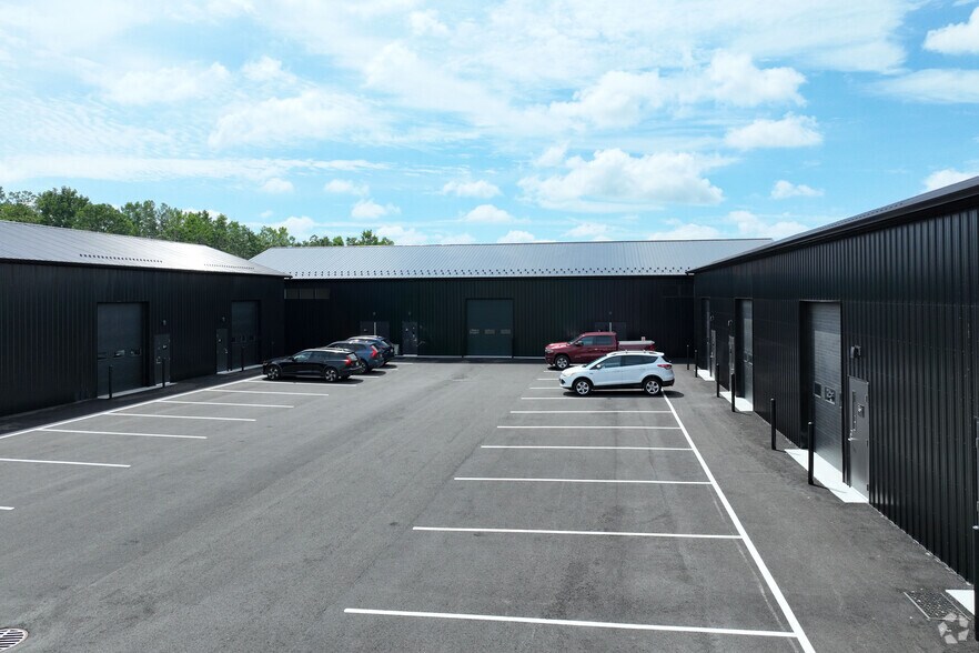 More Photos Of 25 Industrial Tract, Hudson Warehouse For Lease