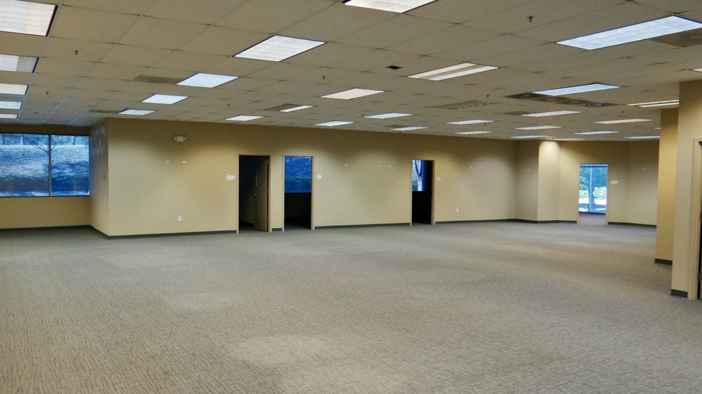More Photos Of 8610 Air Park West Dr, Charlotte Warehouse For Lease