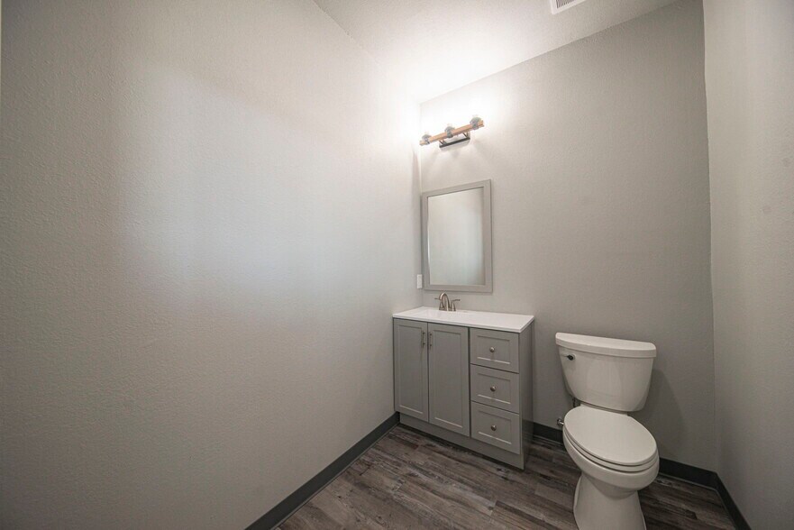 More Photos Of 14010 W Silver Fox Trl, Odessa Warehouse For Lease