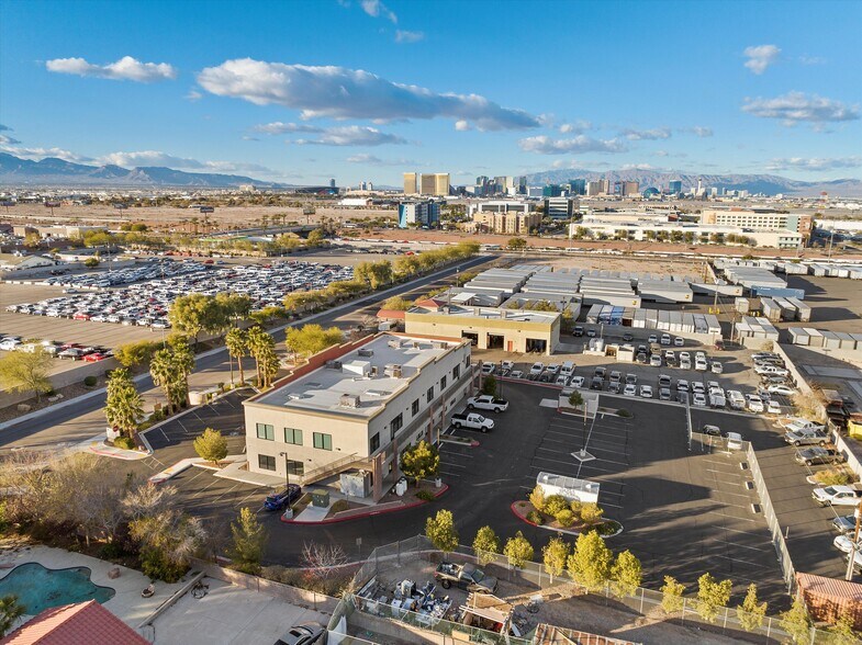 More Photos Of 7080 La Cienega St, Las Vegas Office For Sale