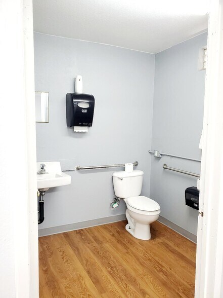 More Photos Of 2820 Broadmoor Ave, Concord General Retail For Sale