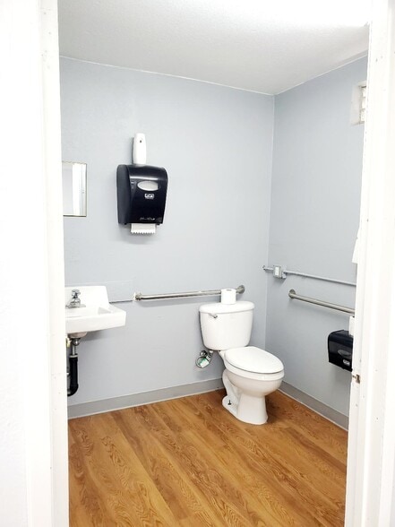 More Photos Of 2820 Broadmoor Ave, Concord Office For Sale