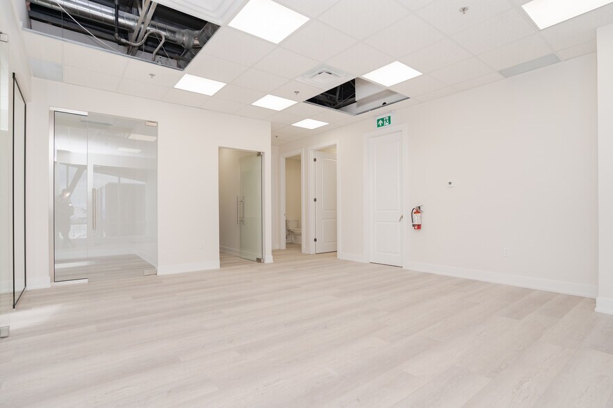 More Photos Of 135 Addison Hall Cir, Aurora Warehouse For Lease